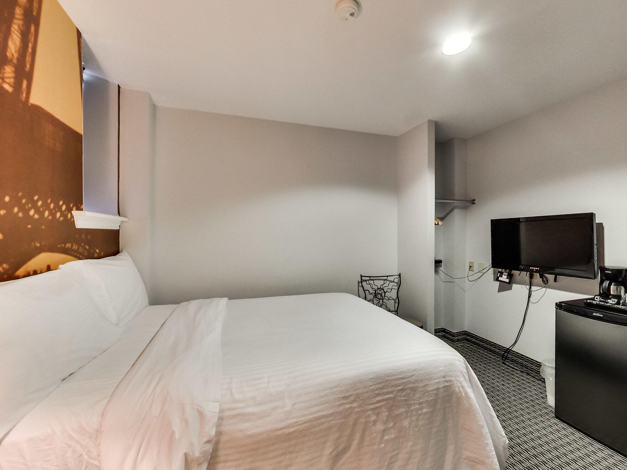Isabella Hotel & Suites Торонто Экстерьер фото